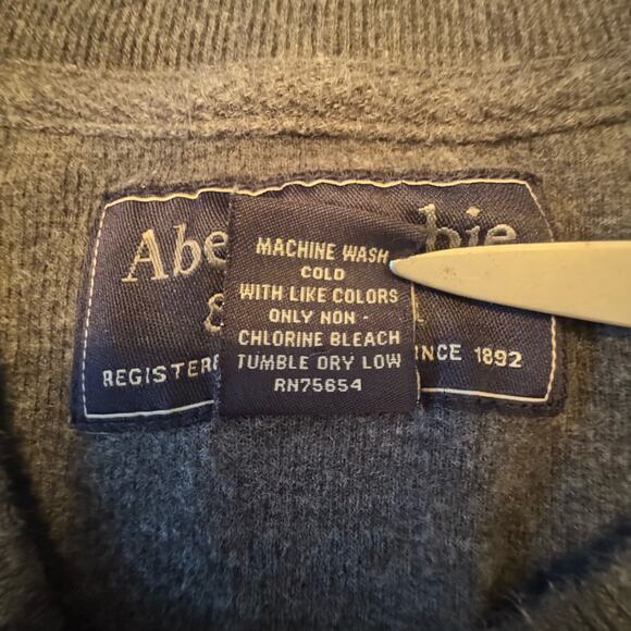 VTG Abercrombie & Fitch Men's L Grey Cotton Sweater Red Trim 3 Pullover Logo - Picture 9 of 9